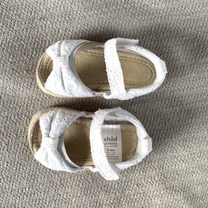💕5 for $25💕 NWOT Carter’s baby girl white lace sandals 3-6mo